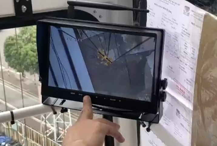 crane camera with display